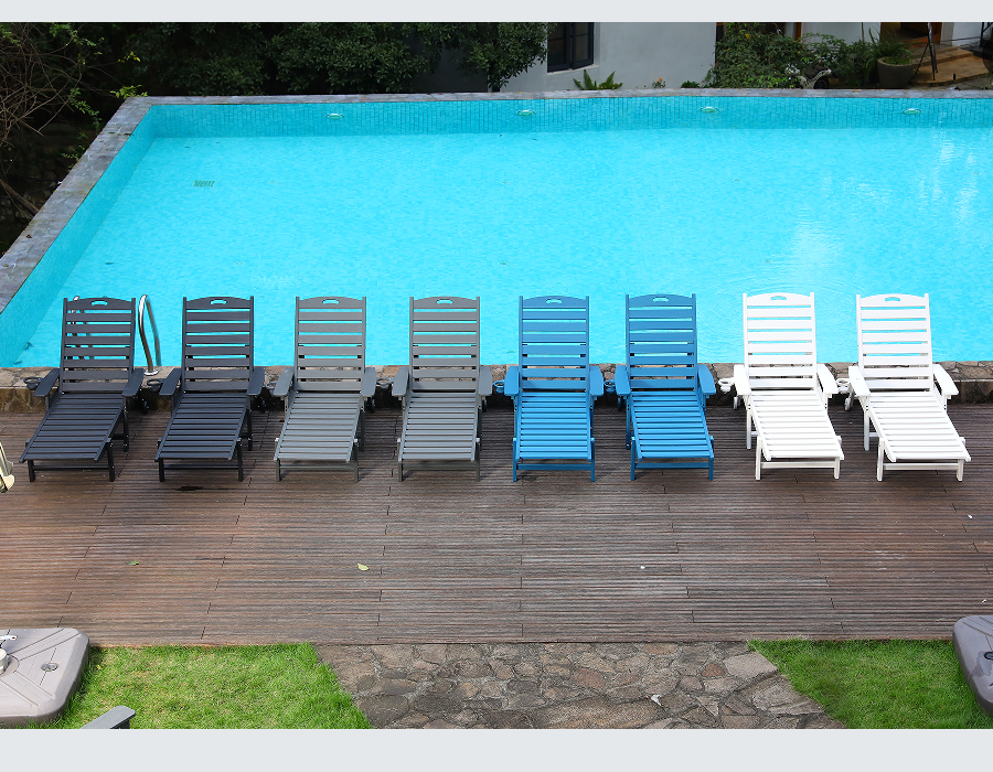 Poltrona lounge Adirondack a bordo piscina in HDPE blu pronta per l'immersione